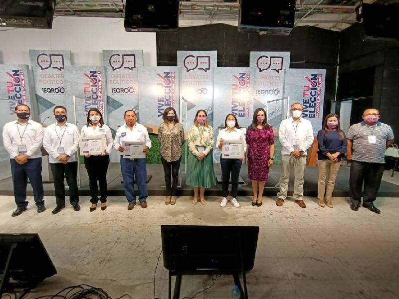 Mujeres se ÔÇ£dan con todoÔÇØ en debate de candidatos a la presidencia de Felipe Carrillo Puerto