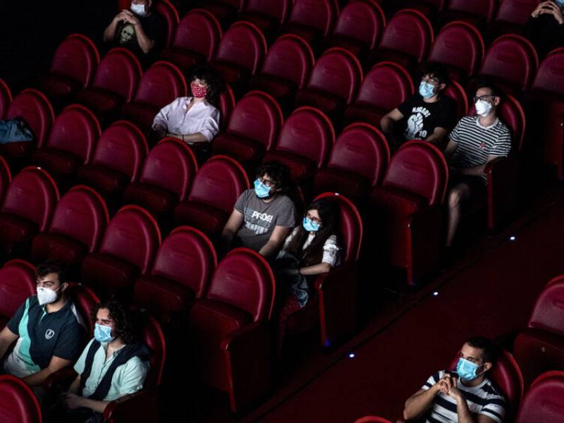Salas de cine luchan por sobrevivir en tiempos de pandemia