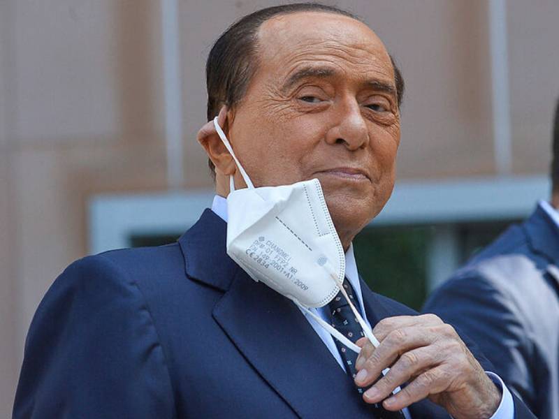 Berlusconi logra aplazar juicio sobre prostitución de menores