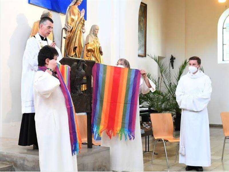 Escándalo en Alemania por bendición de sacerdotes a parejas gay