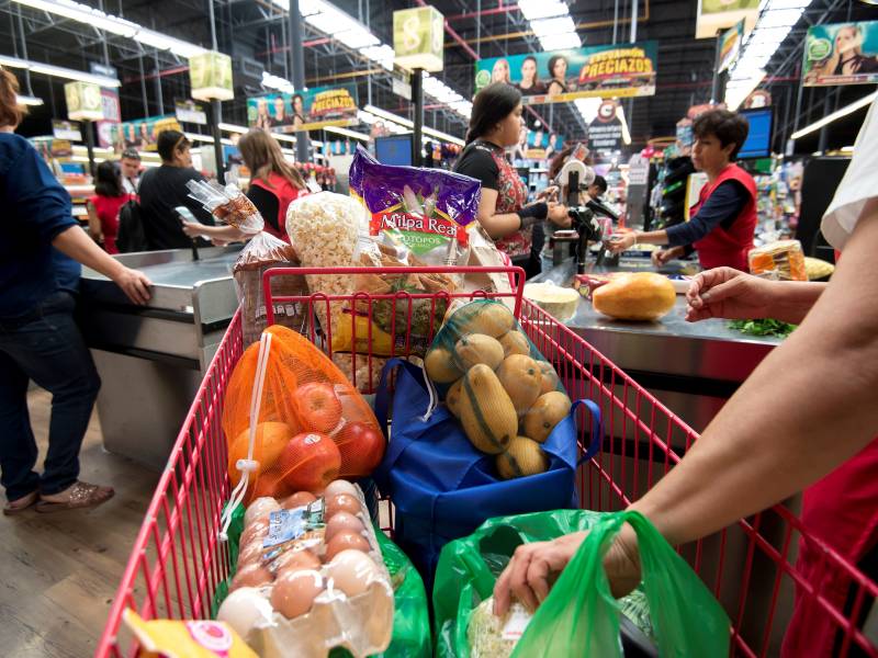 Consumo privado en México, no levanta, reporta Inegi