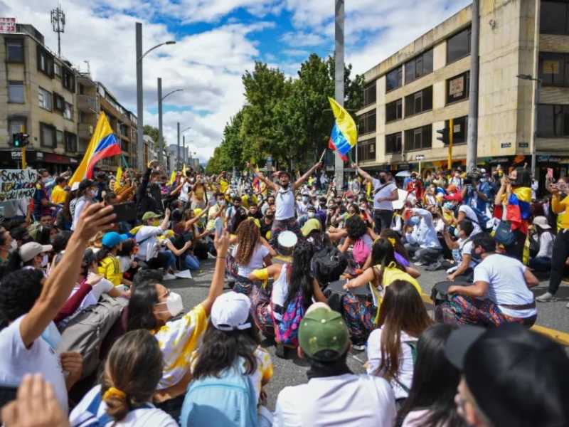 No ceden protestas en Colombia; Duque desoyó consejos, tropezóÔÇª