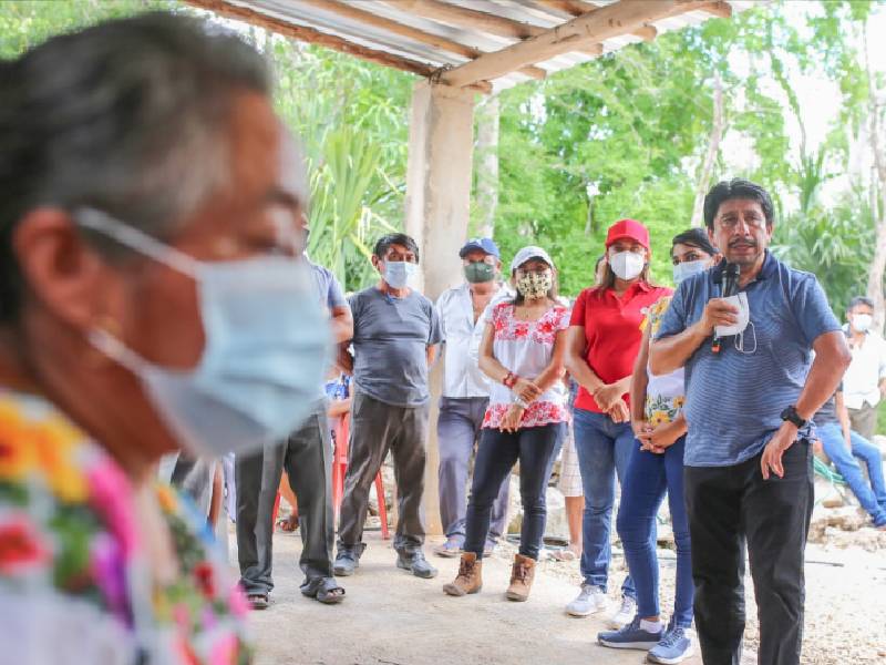 Ofrece Víctor Mas apoyo alimentario y medicamentos a los más necesitados