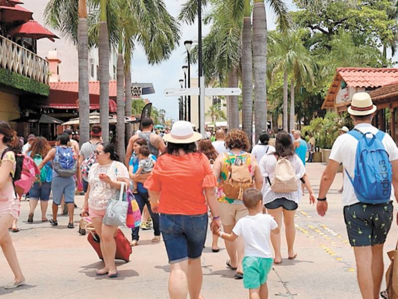 Se encuentran en destinos de Q. Roo más de 117 mil turistas