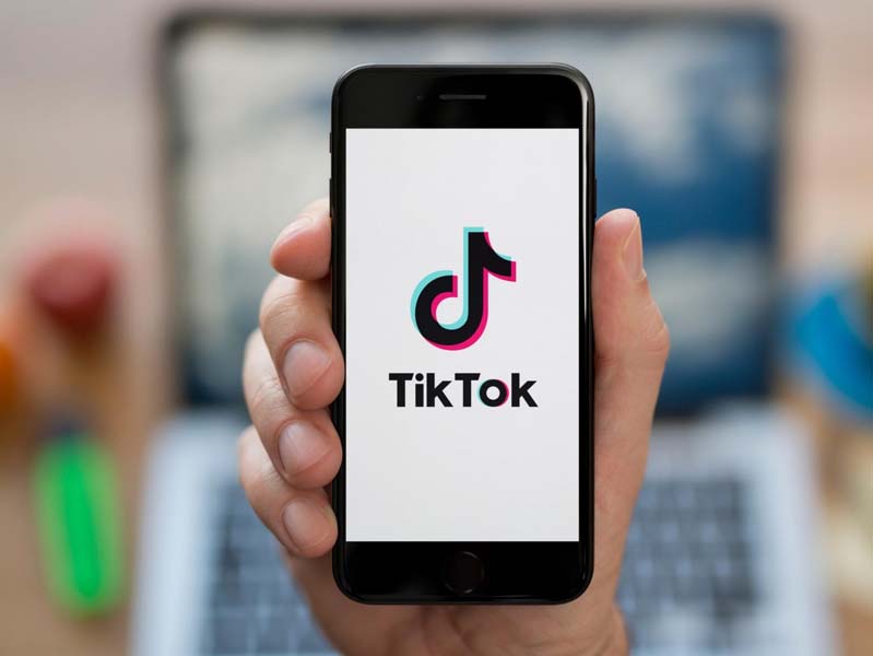 TikTok enfrenta reclamos por publicidad oculta a menores de edad
