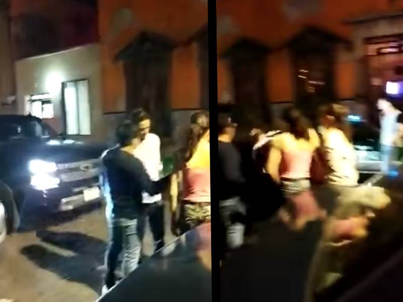 Un conductor atropella a 4 personas afuera de un bar en SLP (VIDEO)