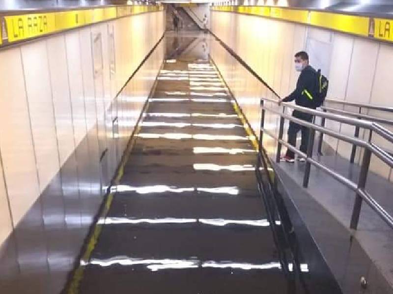 Video Las atracciones del metro; usuarios reportan inundaciones tras lluvias