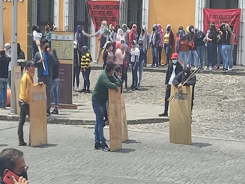 Gobierno de Puebla llama al diálogo a normalistas