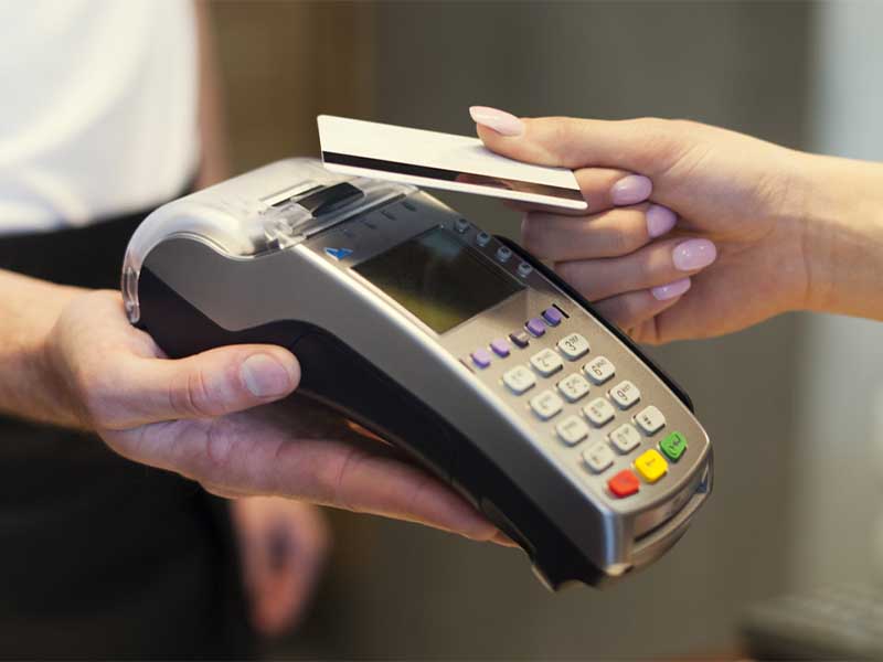 Lanzan tarjeta de débito para clientes de Samsung