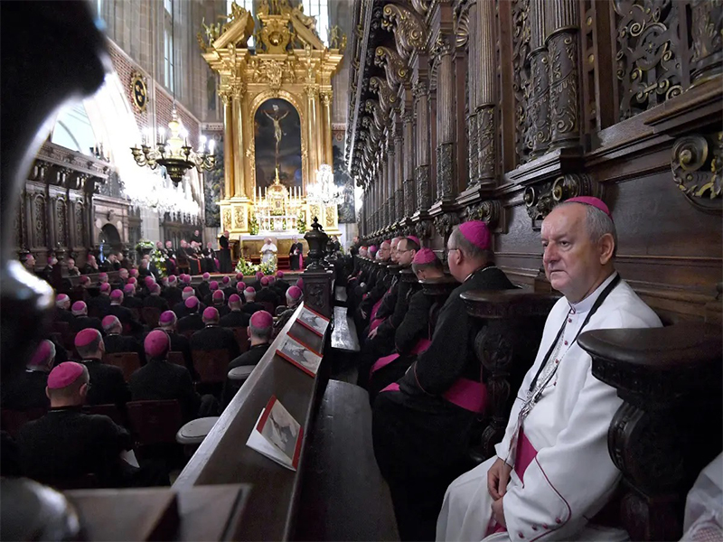 Vaticano refuerza castigos contra abusos sexuales