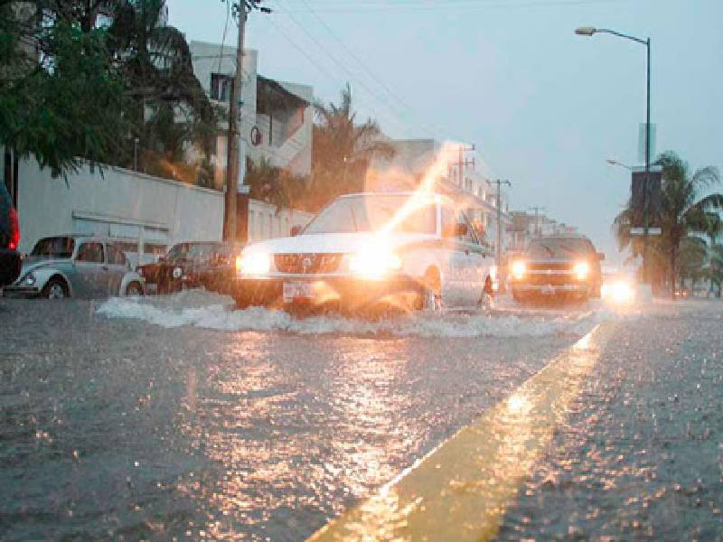 Continúa las lluvias en Quintana Roo; en vigilancia zona de baja presión