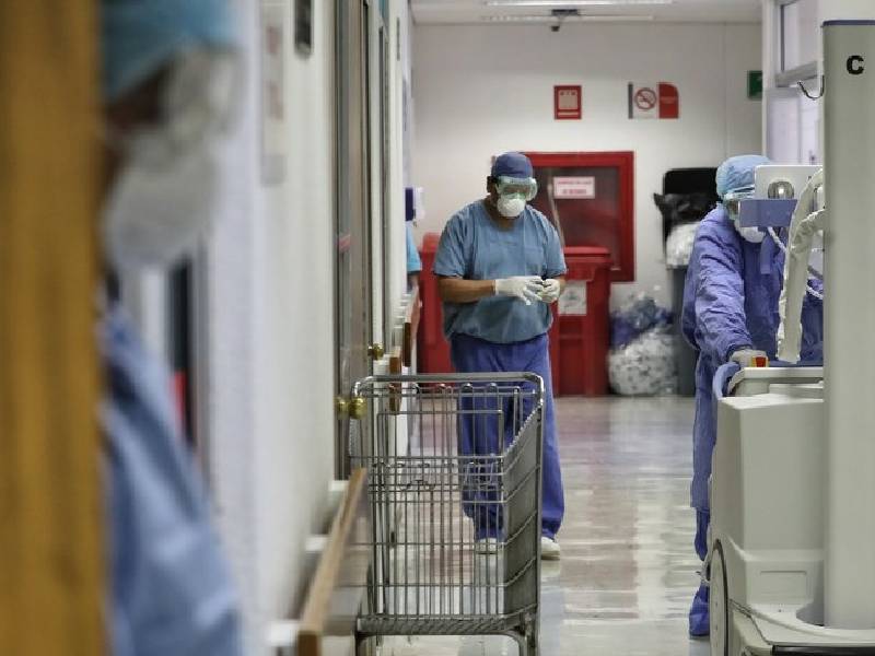 Descarta AMLO despedir a médicos contratados en pandemia