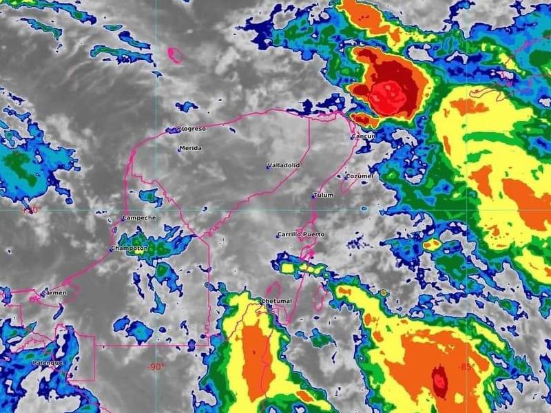 Dos ondas tropicales amenazan Quintana Roo; se esperan días lluviosos