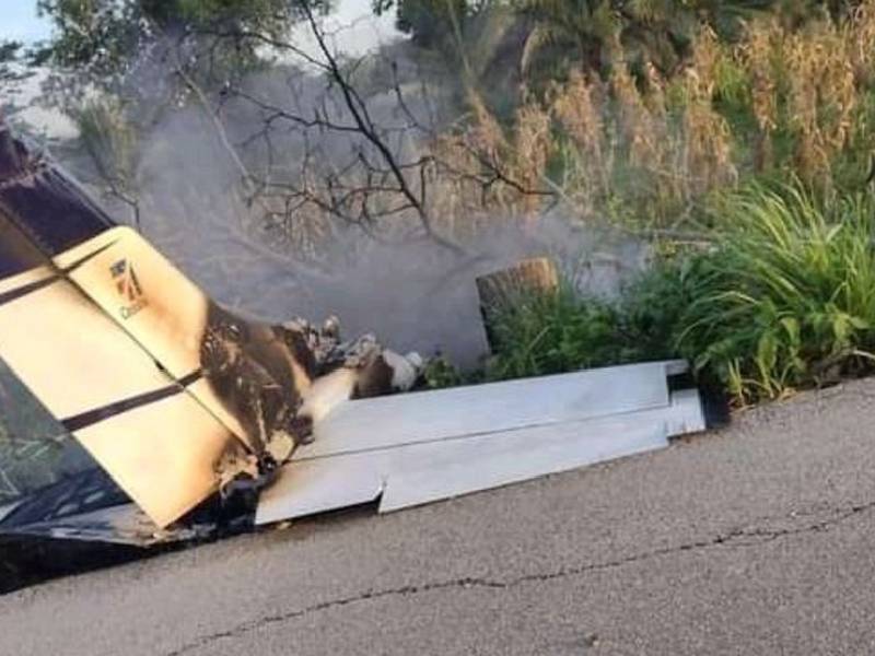 Incendian aeronave tras aterrizaje forzoso en Tabasco