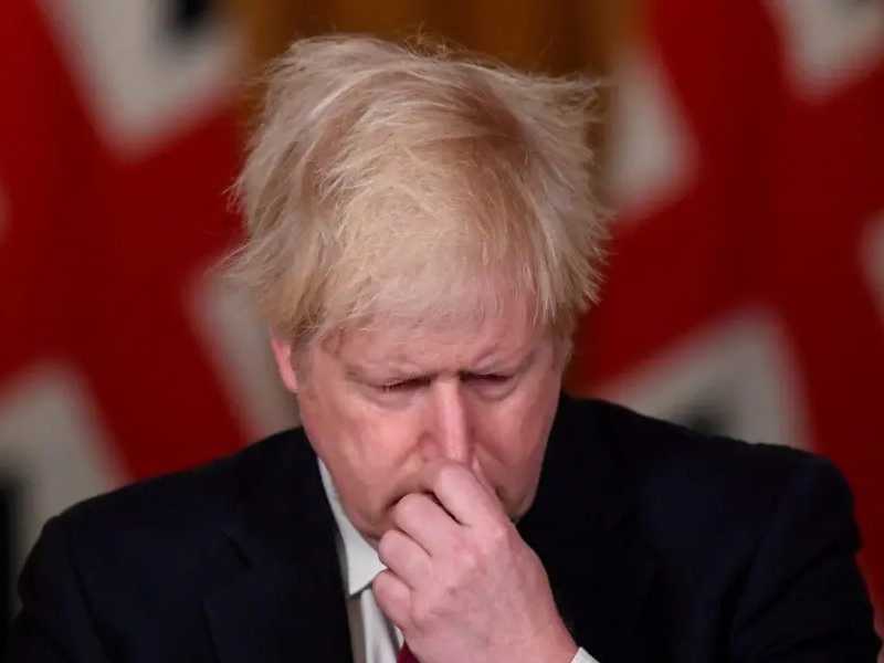 Primer ministro Boris Johnson libra rebelión de conservadores