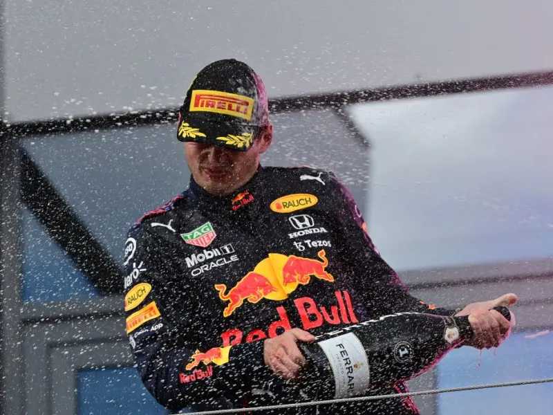 Verstappen supera a Hamilton y conquista el Gran Premio de Estiria