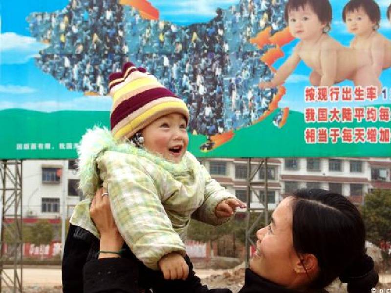 No hay razón para tener un tercer hijo dicen en China