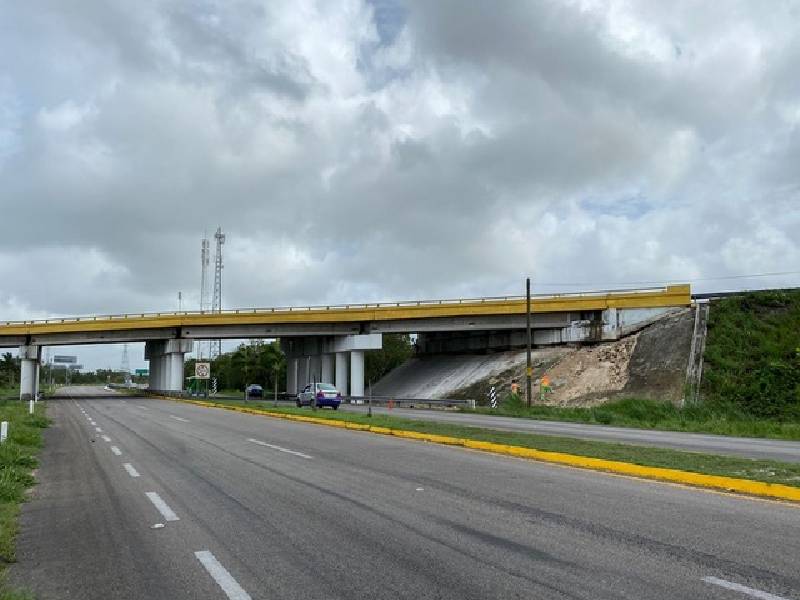 https://24horasqroo.mx/wp-content/uploads/2021/06/Realizan-mantenimiento-a-puente-en-kilometro-19-de-carretera-federal-Agraria-Puerto-Juarez.jpg