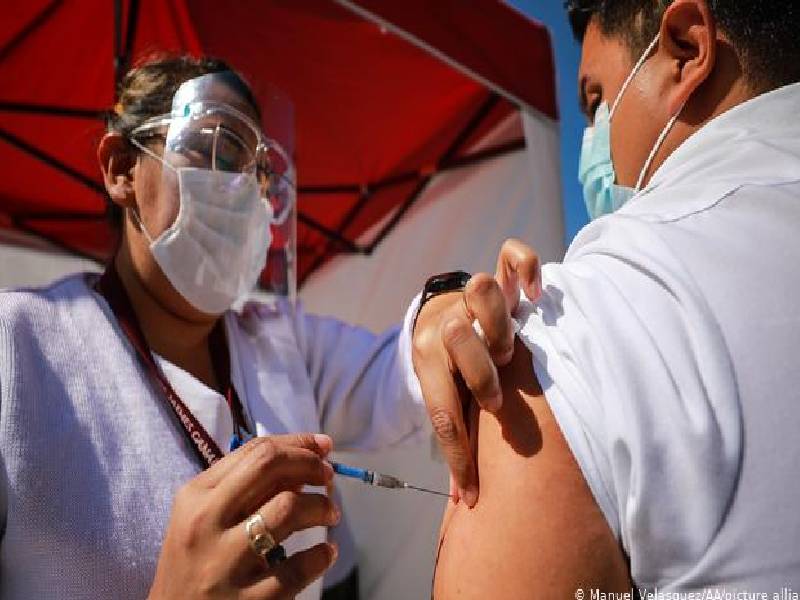 Reconoce López Obrador que el ritmo de la vacunación bajo