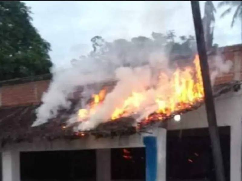 VIDEO. Queman en Oaxaca lugar donde instalaban casilla