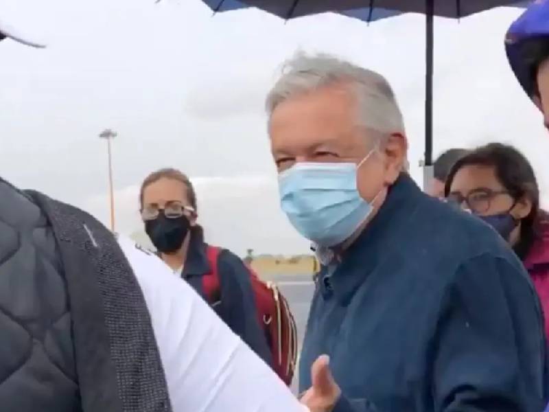 VIDEO. ¡Sorprendente! AMLO usa cubrebocas en gira por Zacatecas