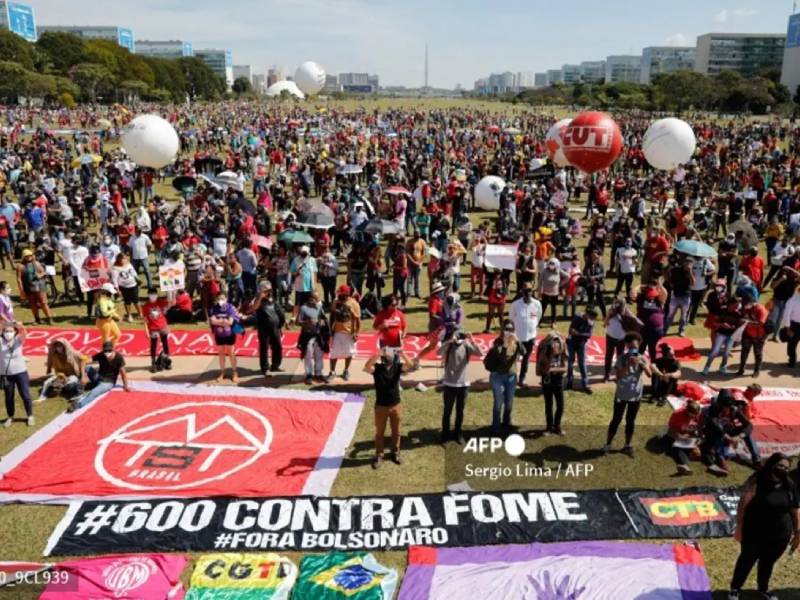 ÔÇ£Fuera BolsonaroÔÇØ: miles de brasileños protestan contra el gobierno