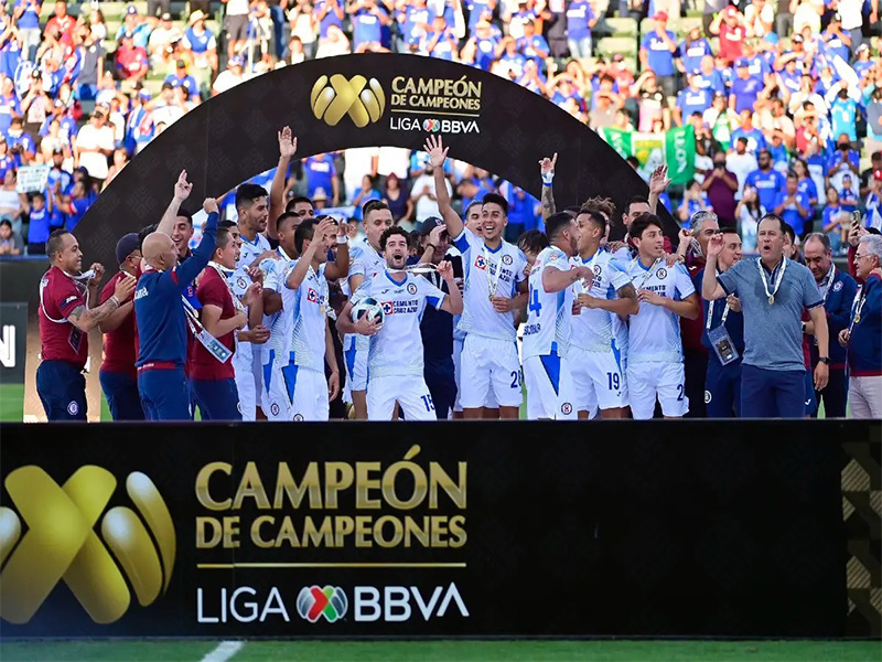 Cruz Azul vence a León y se proclama campeón de campeones