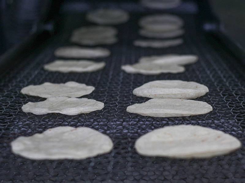 Aumentan molineros de Quintana Roo el kilo de tortilla; llega a 22 pesos