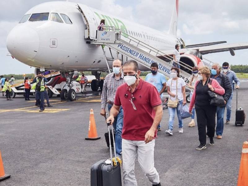 Inicia el aeropuerto de Cancún la semana con 460 operaciones