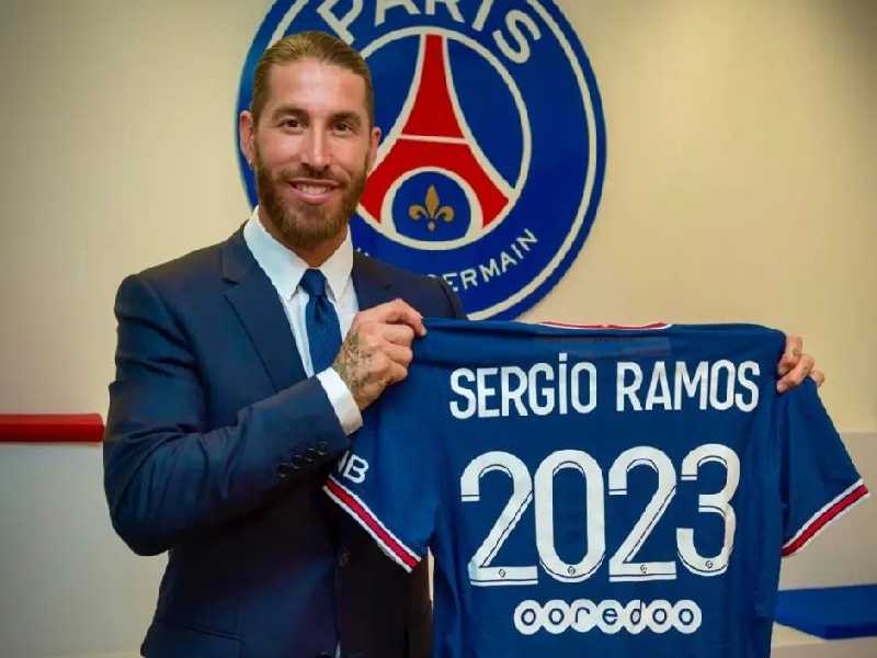Sergio Ramos ya fue presentado como jugador del PSG