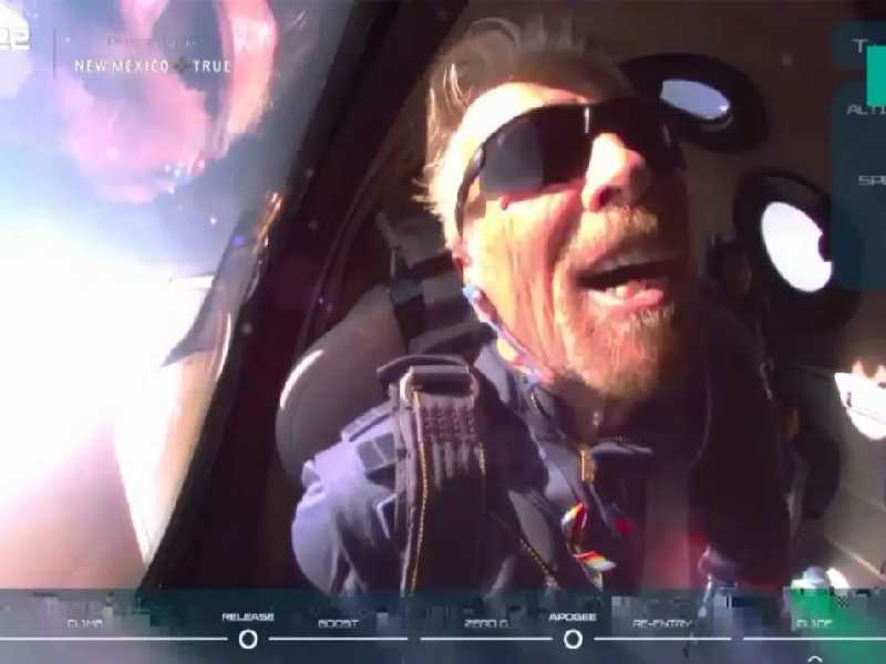 Richard Branson aterriza en nave de Virgin Galactic tras viaje al espacio