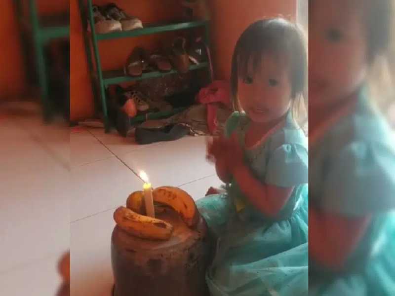 Video: al no tener para el pastel de su hija padres improvisan con plátanos