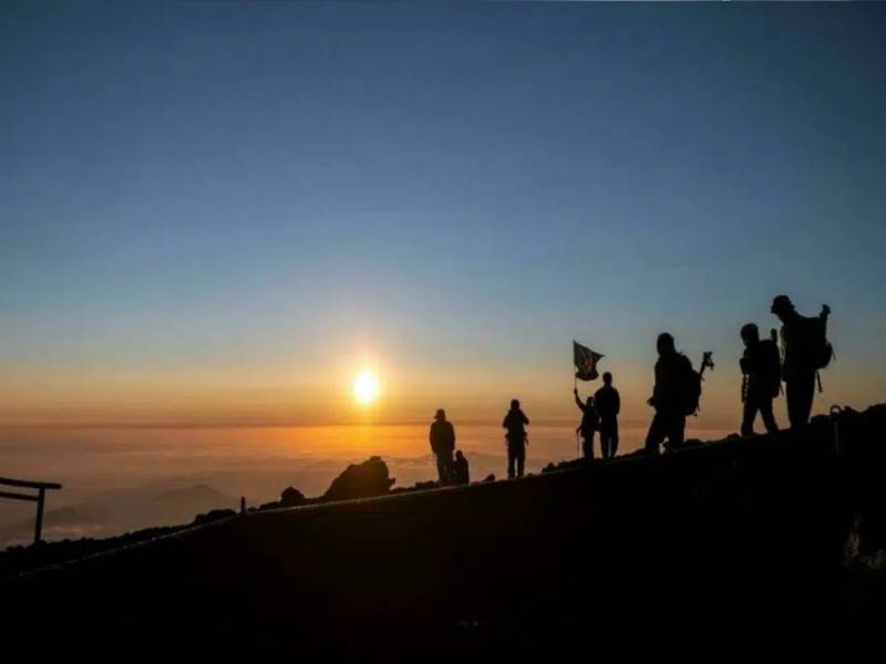 Regresan senderistas al monte FUJI tras un año