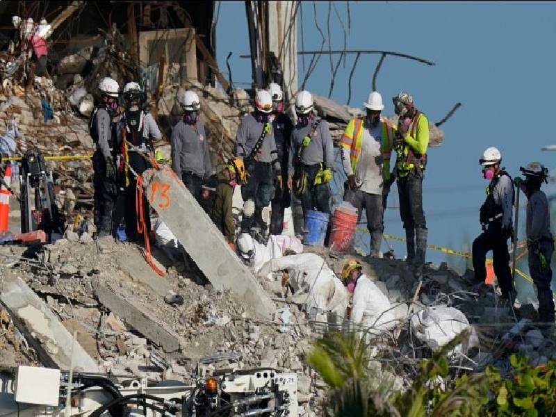 VIDEO. Socorrista halla el cuerpo de su hija entre escombros del edificio desplomado en Miami