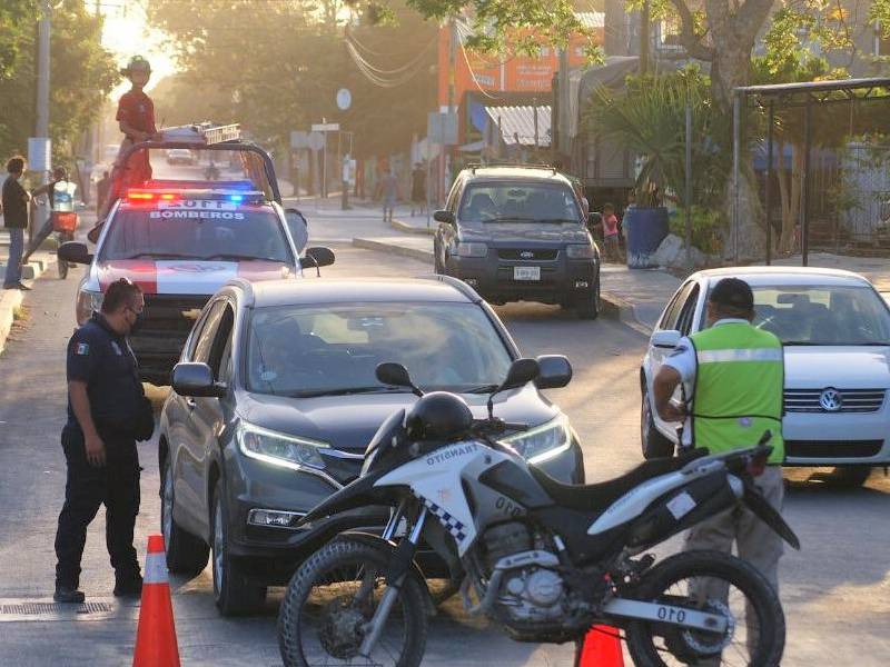 Van cuatro detenidos en Puerto Morelos por no usar cubrebocas