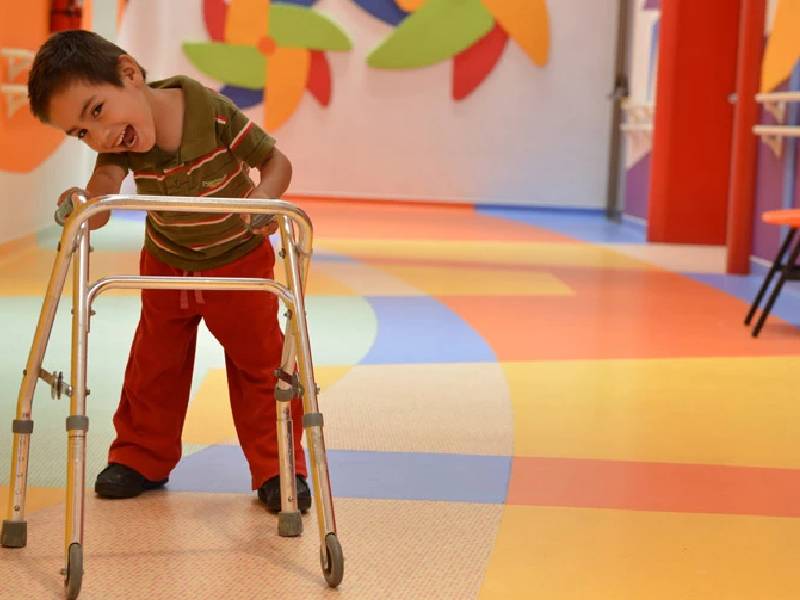 AMLO anuncia convenio con Teletón para beneficiar a 20 mil niños con discapacidad