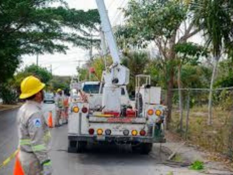 Restablece la CFE el suministro eléctrico al 49% de los usuarios afectados por el Huracán Grace