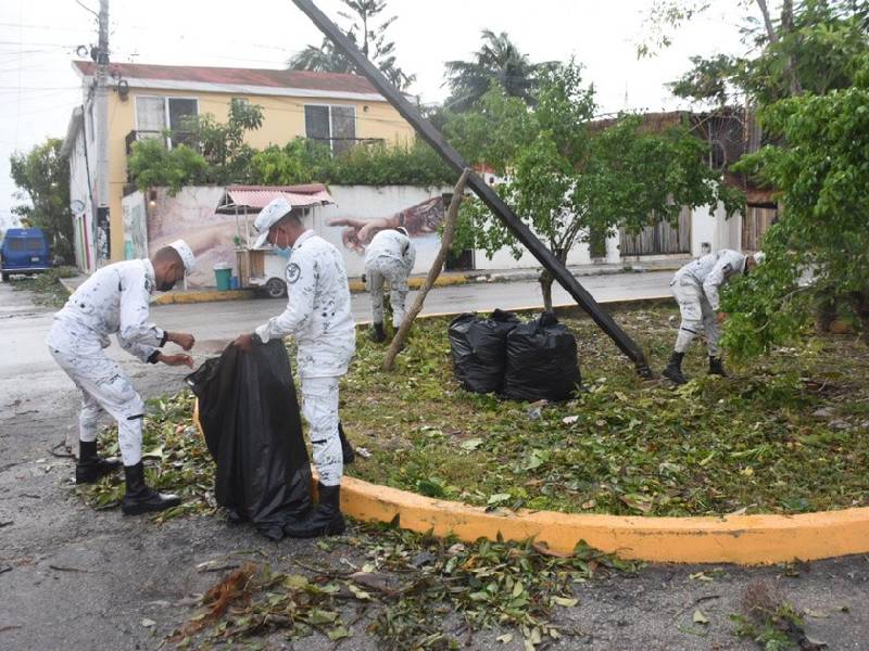 Continúa la limpieza de Tulum tras el paso del huracán ÔÇ£GraceÔÇØ
