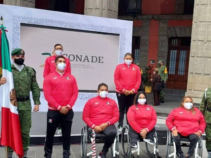 Delegación paralímpica de Tokio 2020 es abanderada por López Obrador