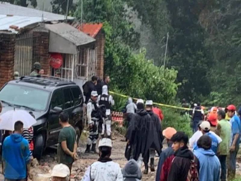 Deslave de cerro en Xalapa sepulta a cinco niños ya la mamá