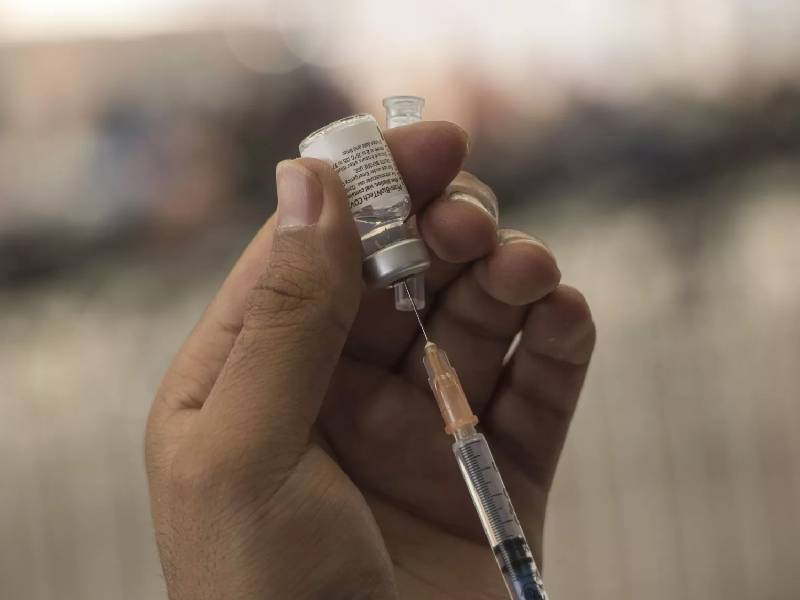 Enfermera alemana sustituyó vacuna de Pfizer con solución salina