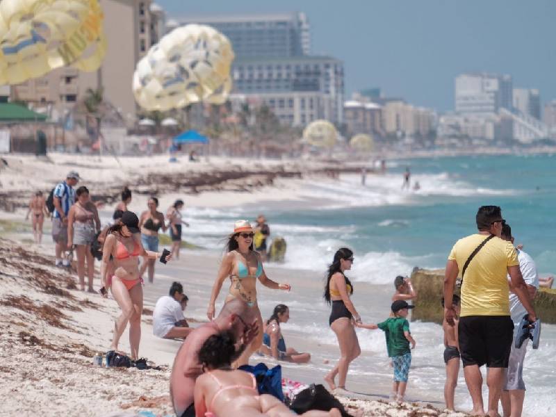 Más de 120,000 turistas vacacionan en Quintana Roo en este momento