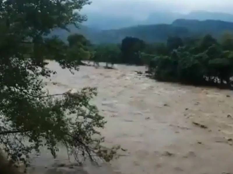 Video. Río Tehuetlán alcanza nivel crítico y afecta tierras agrícolas en Hidalgo