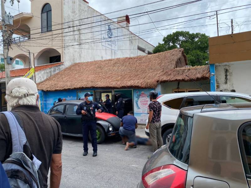 Muere albañil tras electrocutarse en un restaurante en Playa del Carmen