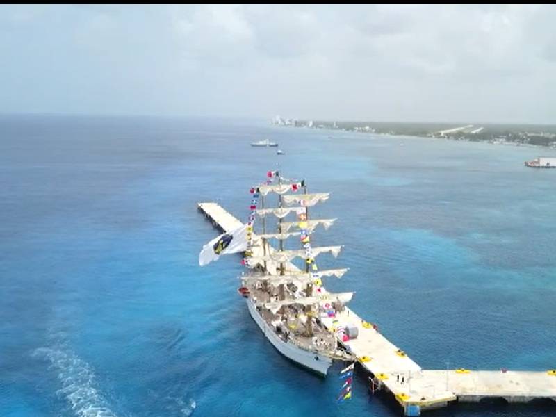 El buque Cuauhtémoc, arribó está mañana al puerto de Cozumel