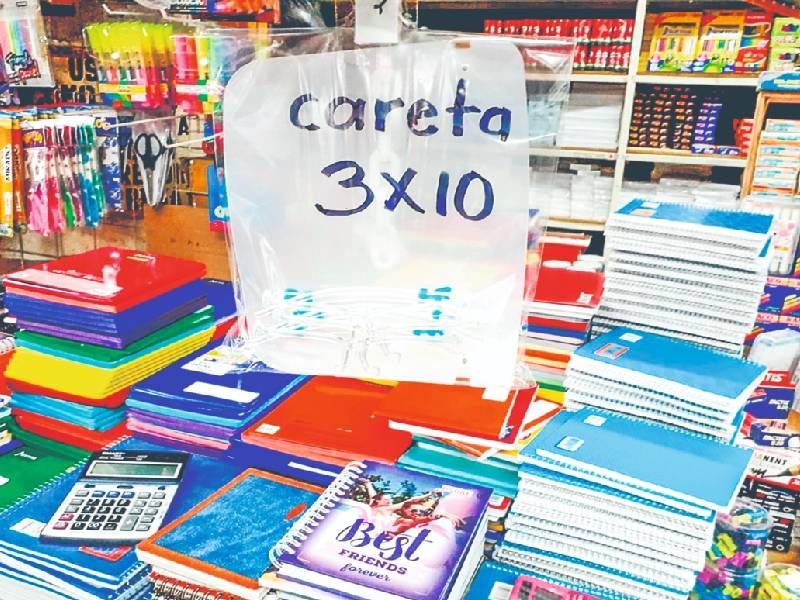 En CDMX, papás saturan el centro en busca de útiles escolares