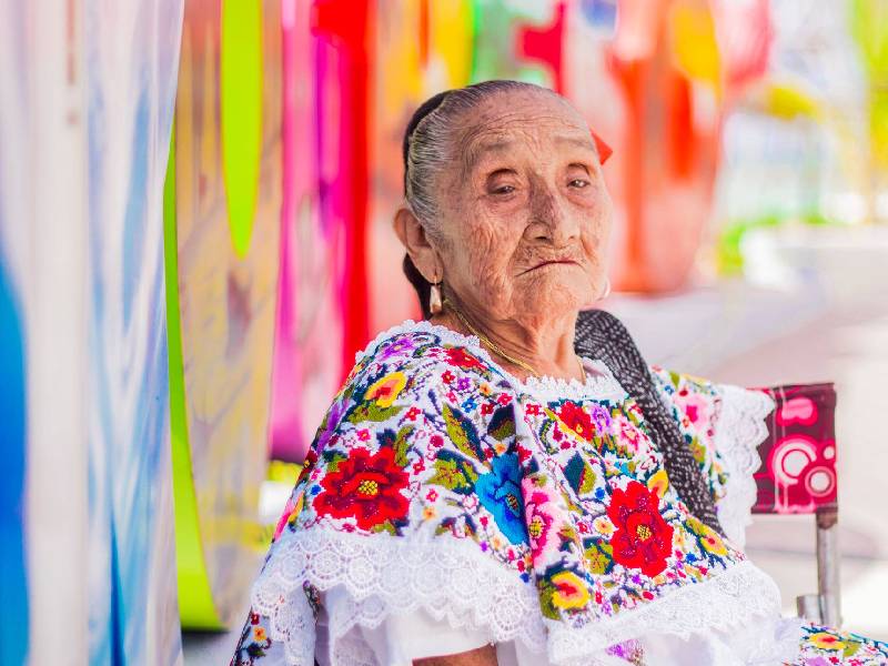 Fotos. Abuelita celebra en progreso posando a sus 102 años
