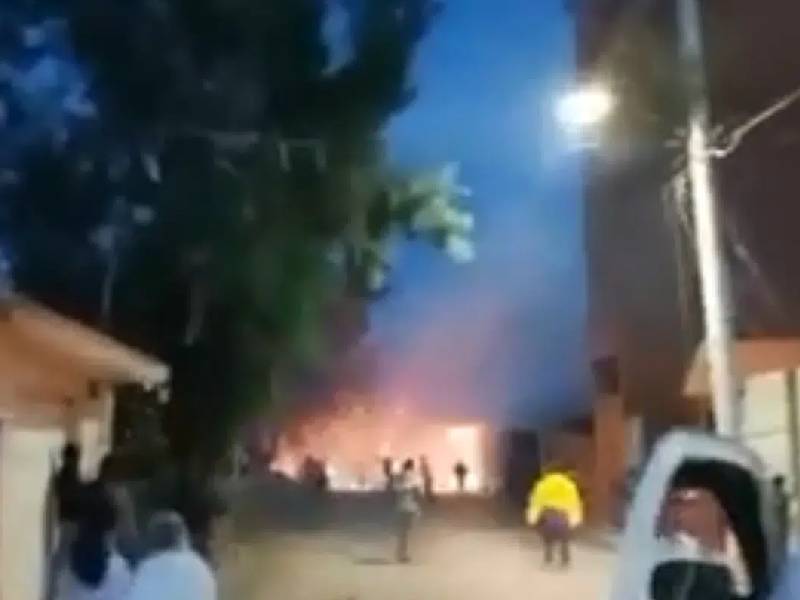 Video. Explosión de fuegos artificiales deja tres heridos en Zumpango