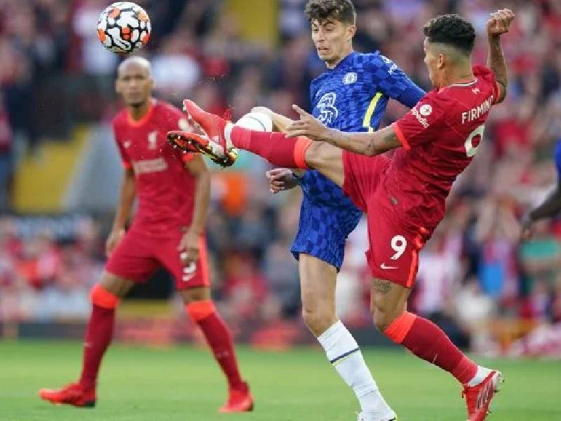 Con un jugador menos, Chelsea empata 1-1 ante Liverpool