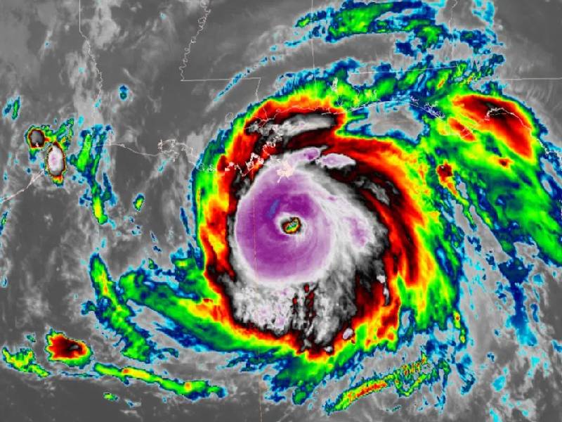 El huracán Ida ya es categoría 4 amenaza las costas de Luisiana